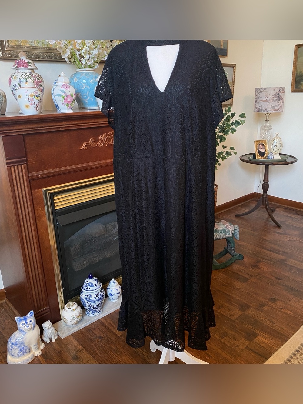 Torrid • NWT Black Lace Keyhole Neck, Flutter Sleeve Midi Dress • Size 24